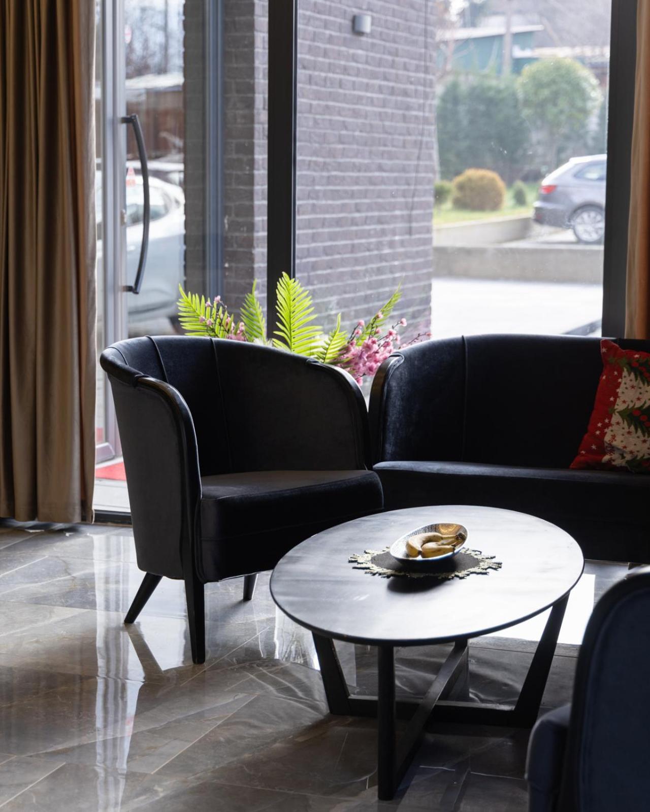 Vetus Hotel Pristina Kültér fotó