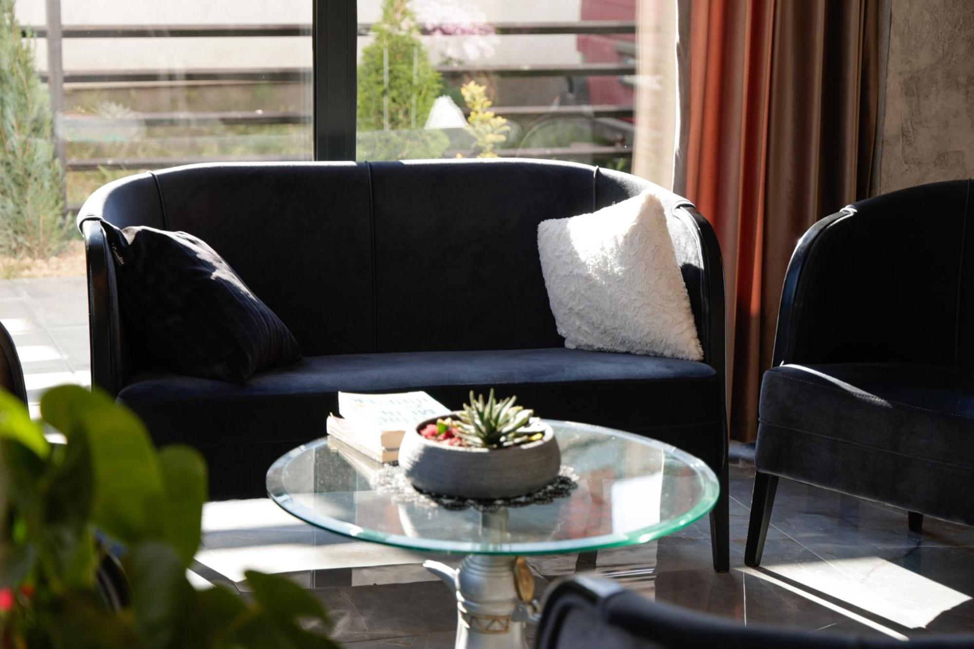 Vetus Hotel Pristina Kültér fotó