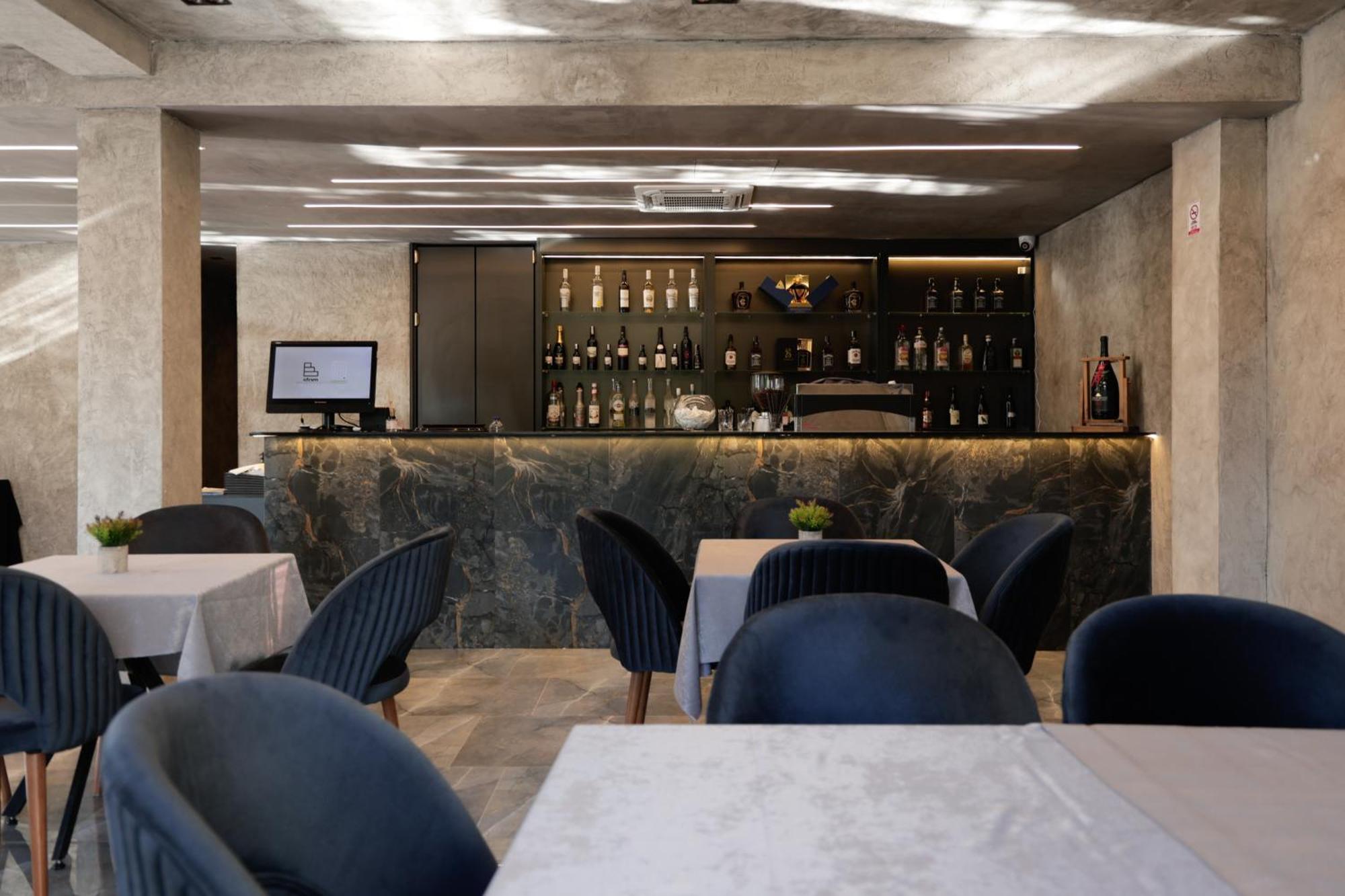 Vetus Hotel Pristina Kültér fotó