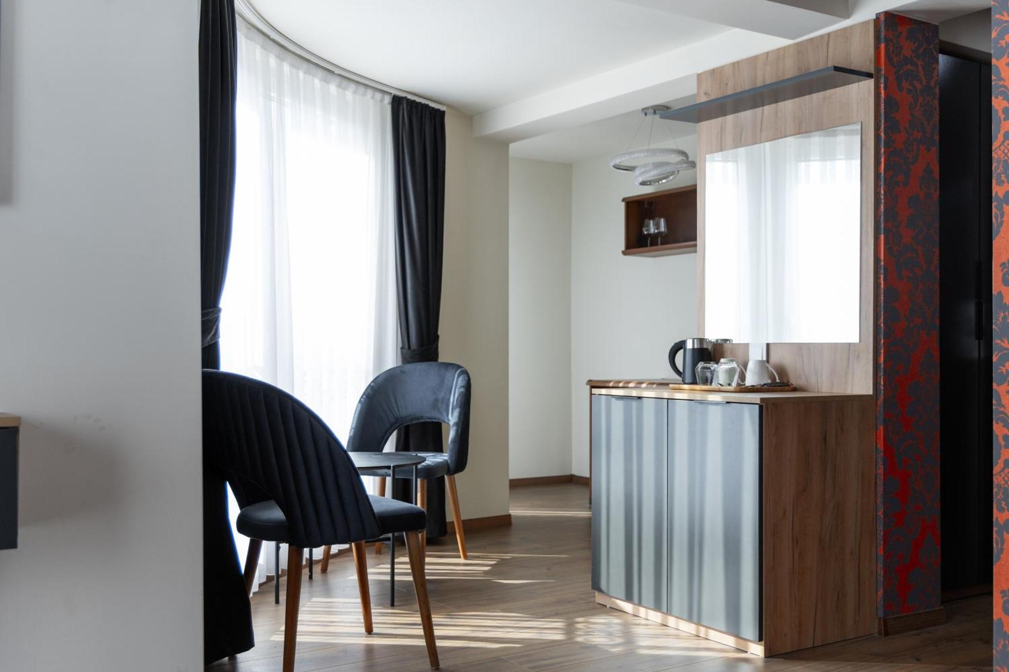 Vetus Hotel Pristina Kültér fotó